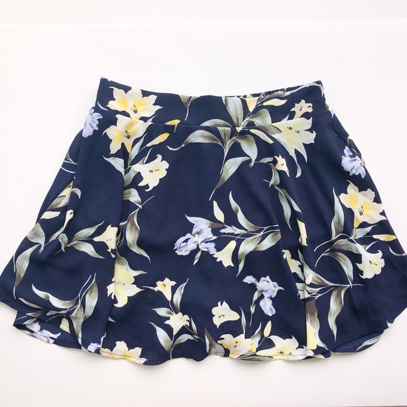 Flowy Floral Mini Skirt with built-in shorts - Picture 1 of 8